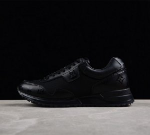 Lv Run Away系列经典款男鞋0317174H56 独家货源 专柜买版 所以品质绝对保证 放在专柜就是正品 简约休闲风格的款式 绝对是潮人鞋柜中的必备款