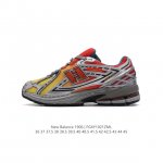 公司级 新百伦 New Balance M 6系列 复古运动鞋单品宝藏老爹鞋款。作为NB最经典的档案鞋型之一，与2002一样， 6有着NB最成熟的技术加持和复古