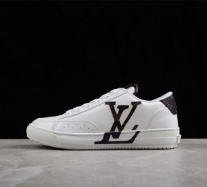 LV Trainer 最新配色运动鞋 原购购入历时近两个月开发打造 配色超好看 完美楦型 调试了两个月 鞋面独家订制压纹粒面小牛皮 大底TPU 模具费2w 质