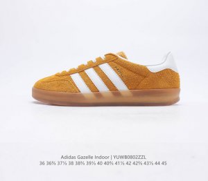 阿迪达斯 Adidas Originals Gazelle Indoor 复古三叶草防滑透明橡胶板鞋经典运动鞋 这款经典鞋,忠于原版设计,缀撞色三条纹和鞋跟饰片