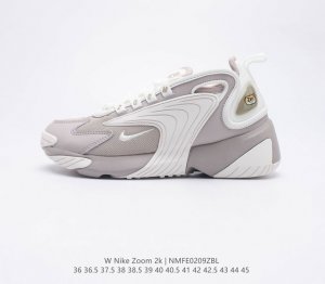 公司级 耐克 Nike Zoom 2K 复古跑鞋复古百搭老爹慢跑鞋厚底增高男女鞋 包子鞋的外形设计颇具复古气质 整体由皮革与网布混合打造 并在鞋身中部覆盖巨大