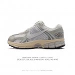 Nike 耐克夏季 Zoom Vomero 5 运动鞋休闲训练跑步鞋。Nike Zoom Vomero 5 男女子运动鞋妥帖包覆足部，提供透气支撑效果。耐穿材料