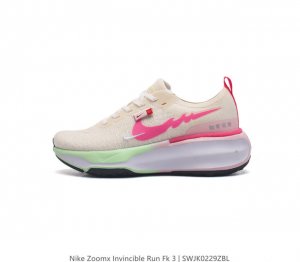 Nike Zoomx Invincible Run Fk 3 机能风格运动鞋 跑步鞋搭载柔软泡绵 在运动中为你塑就缓震脚感 设计灵感源自日常跑步者 提供稳固支撑