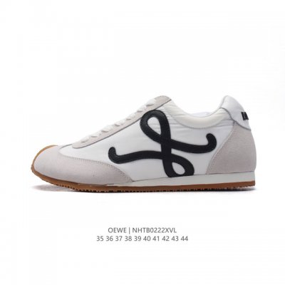 新品公司级 Loewe 罗意威 Ballet Runner 皮革 简约圆头 系带 低帮 运动休闲鞋这双鞋是Loewe新发布的Ballet Runner ，被誉为