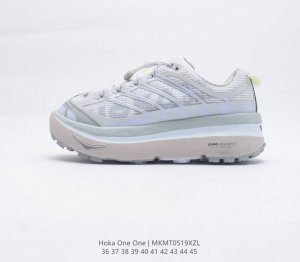HOKA ONE ONE 户外运动鞋 厚底增高老爹鞋 时尚男女鞋 这个品牌来自于新西兰的毛利语 HOKA表示大地 ONE ONE表示飞越 连起来就是飞越地平线