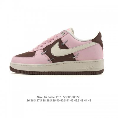 耐克 Nike Air Force 1 '07 Low 空军一号含气垫 低帮百搭厚底增高休闲运动板鞋。柔软、弹性十足的缓震性能和出色的中底设计,横跨复古与现代的 耐克 Nike Air Force 1 '07 Low 空军一号含气垫 低帮百搭厚底增高休闲运动板鞋。柔软、弹性十足的缓震性能和出色的中底设计,横跨复古与现代的