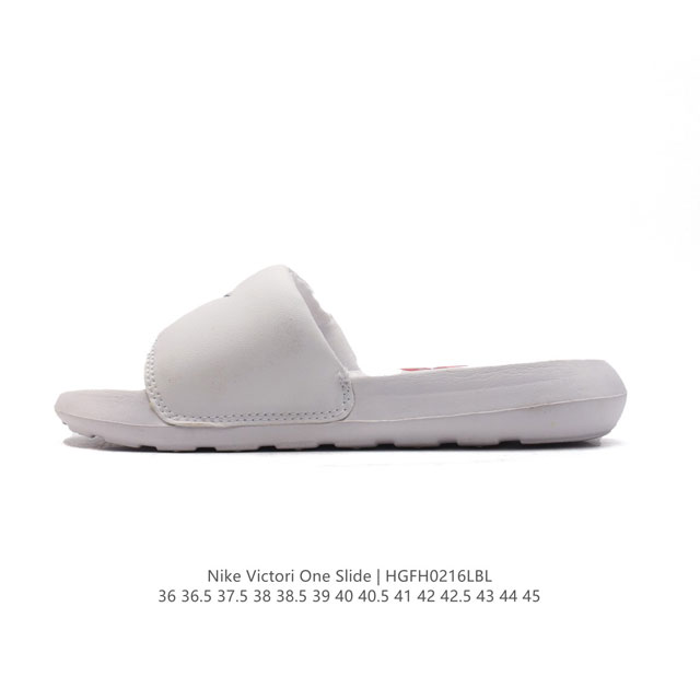 70 耐克 Nike Victori One Slide 耐克 夏季时尚舒适 高品质 一字拖鞋沙滩鞋拖鞋。采用全新柔软泡棉，响应灵敏，轻盈非凡，打造休闲舒适的穿