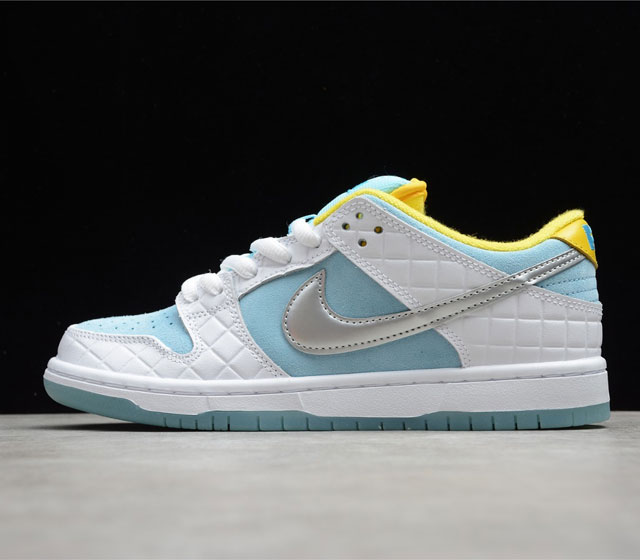 FTC x NK SB Dunk Low 菱格白银冰蓝 泡汤 休闲运动板鞋 DH7687-400 鞋型以 Nike SB Dunk Low 为基础展开 细节上