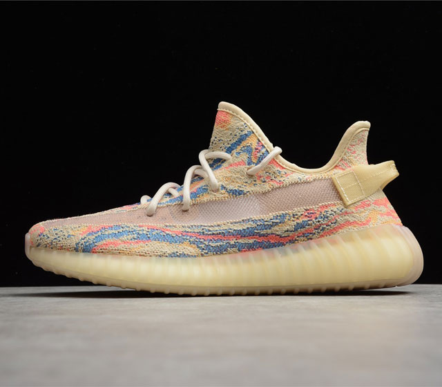 Yeezy 350V2 Max oat MX燕麦 暴龙兽 三色迷彩 货号 GW3773 采用奶油黄色 Primeknit 鞋面 覆盖橙色 蓝色和金黄色调的漩涡