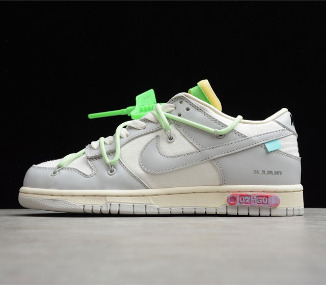 Off-White x Nike Dunk Low THE 灰白 荧光绿鞋带 绿扣 这款配色以白灰皮革鞋身为基底 荧光绿鞋带 蓝色 tag 中底粉紫色标签 以