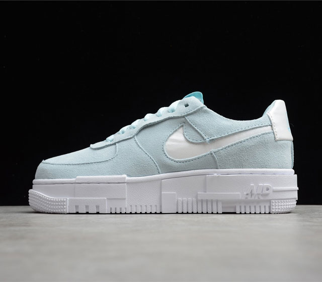 NK AIR FORCE 1 PIXEL AF1 空军 低帮像素板鞋 薄荷绿 货号 DH3855-400 鞋身整体采用薄荷绿色的麂皮材质打造 吸睛效果十足 镂