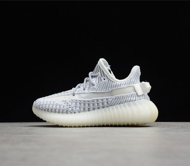 YEEZY BOOST V2 椰子350 童鞋 真爆 白天使 EF2905 目前最火的亲子鞋爆款 huoe经典款不仅仅是明星云集纷纷上脚试镜 就连国际一线明星