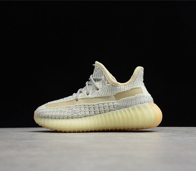 YEEZY BOOST V2 椰子350 童鞋 真爆 须白 FX4351 目前最火的亲子鞋爆款 huoe经典款不仅仅是明星云集纷纷上脚试镜 就连国际一线明星上