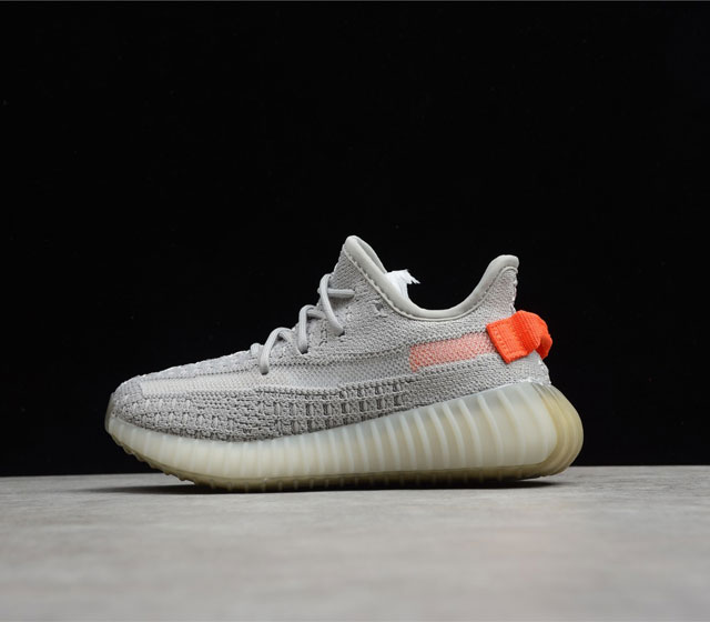 YEEZY BOOST V2 椰子350 童鞋 真爆 灰橙尾灯 FX9017 目前最火的亲子鞋爆款 huoe经典款不仅仅是明星云集纷纷上脚试镜 就连国际一线明