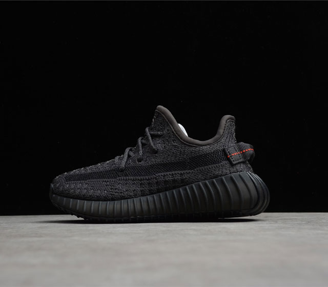 YEEZY BOOST V2 椰子350 童鞋 真爆 黑满天星 FU9007 目前最火的亲子鞋爆款 huoe经典款不仅仅是明星云集纷纷上脚试镜 就连国际一线明