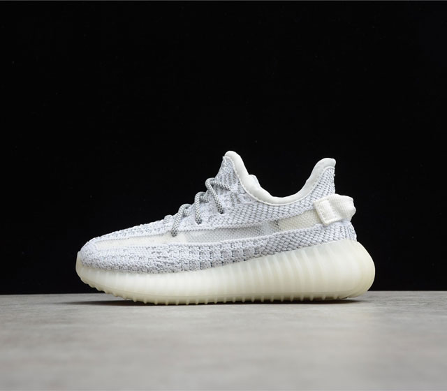 YEEZY BOOST V2 椰子350 童鞋 真爆 白满天星 FX4351 目前最火的亲子鞋爆款 huoe经典款不仅仅是明星云集纷纷上脚试镜 就连国际一线明