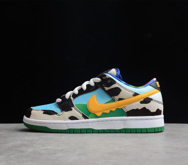 M版本 NK SB Dunk Low Chunky Dunky 冰淇淋奶牛 货号 CU3244-100 再现了蓝天白云 草原山丘 黑白奶牛的既视感 加上内衬五