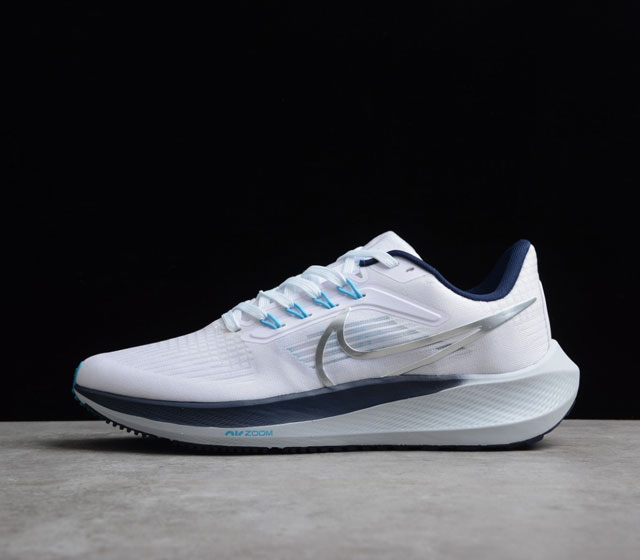 NK Air Zoom Pegasus 39 针织透气 登月39代 白银深蓝 DG4071-105 兼顾迅疾外观和稳固脚感 后跟覆面和中足动态支撑巧妙融合 缔