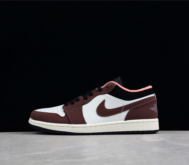 CJ版本 Air Jordan 1 Low Mocha Brown AJ1 低帮 文化篮球鞋 白棕 货号 DC6991-20017 鞋身框架以摩卡棕色绒面革覆