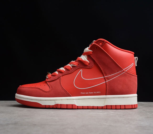 Nike Dunk High First Use 大学红 金扣 货号 DH0960-600 Dunk 在跃升成为街头标杆和人气滑板单品之前 早己在学院的硬木球