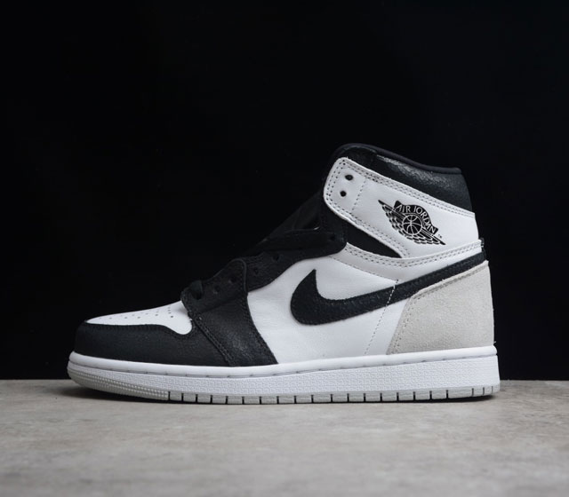 NIKE Air Jordan 1 High OG Stage Haze 复古篮球鞋 黑灰脚趾 穿着白色 黑色 灰色雾和漂白珊瑚色配色方案 没有泄露的照片浮出