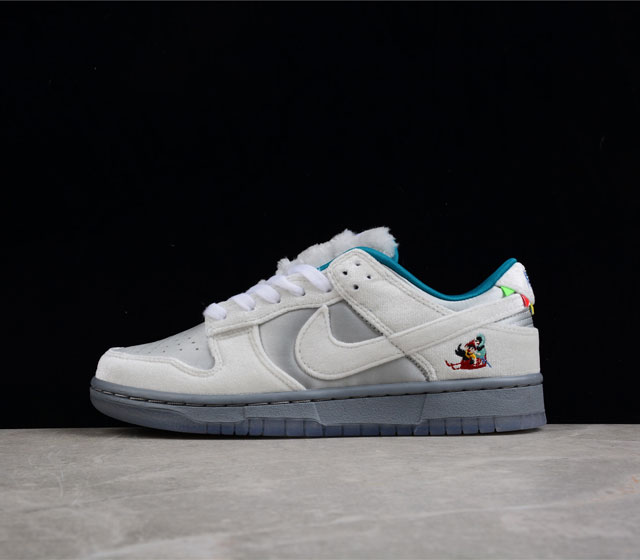 Nk Dunk Low Ice 冬季仙境 冰雪节 DO2326-001 36-47.5 此配色采用缎面鞋底搭配相配的天鹅绒覆面镶片 其细节包括鞋跟和左脚趾盒上