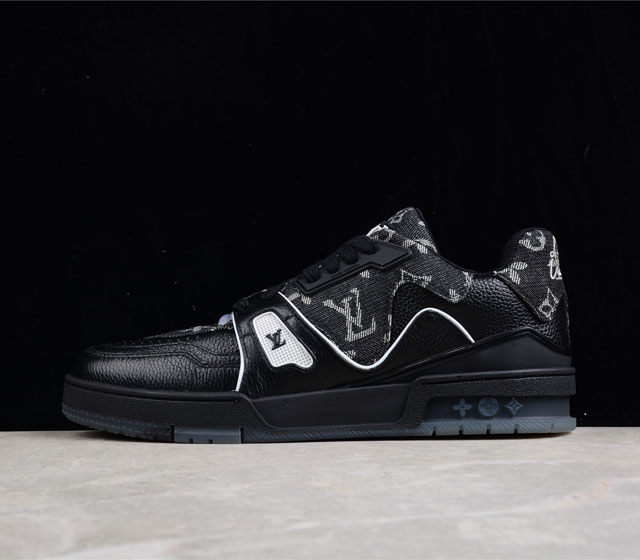 LV路易威登Louis Vuitton Trainer Sneaker Low休闲运动文化百搭篮球板鞋 牛仔提花 19 此备受喜爱的风格出自男装艺术总监 Vi