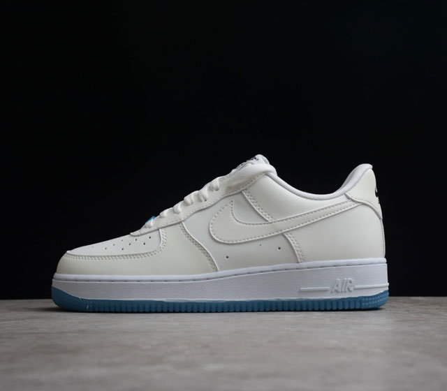 Nike Air Force To7 iX Uv 自蓝 热感应后跟 货号 DA8301-100 Air Force 1于1982年推出 由Nke公司的传奇设过