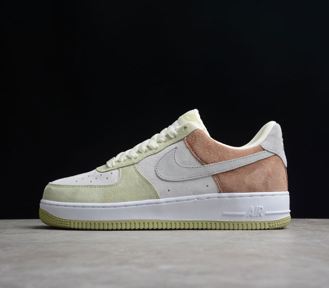 Nike Air Force 1 Low Athletio Club 低帮休 黄白棕 闲板鞋 货号 DL5819-618 耐克空军一号的这款产品以白色皮革底座