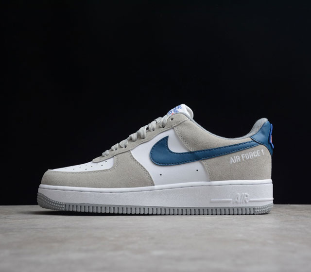 Nike Air Force 1 Low Athletio Club 低帮休 闲板鞋 白灰色货号 DH7569-001 耐克空军一号的这款产品以白色皮革底座为