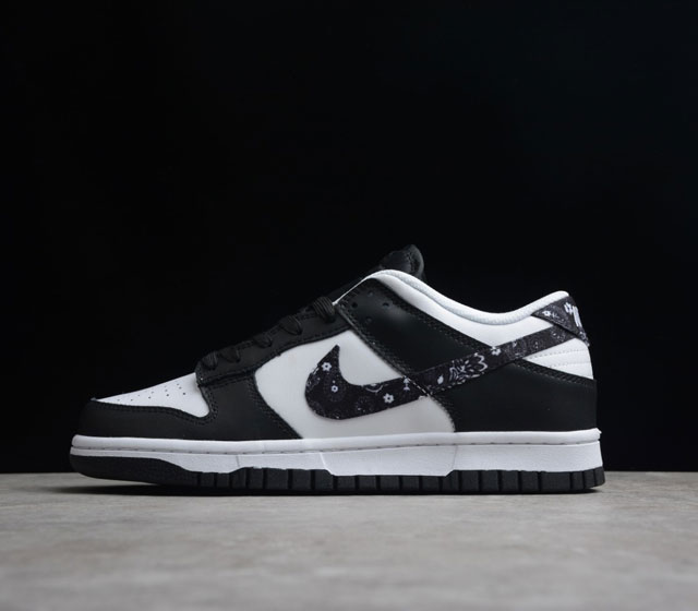 Nike Dunk Low Black Paisley 低帮休闲板鞋 黑白 腰果花 货号 DH4401-100 这款 Nike Dunk Low 女款采用白色