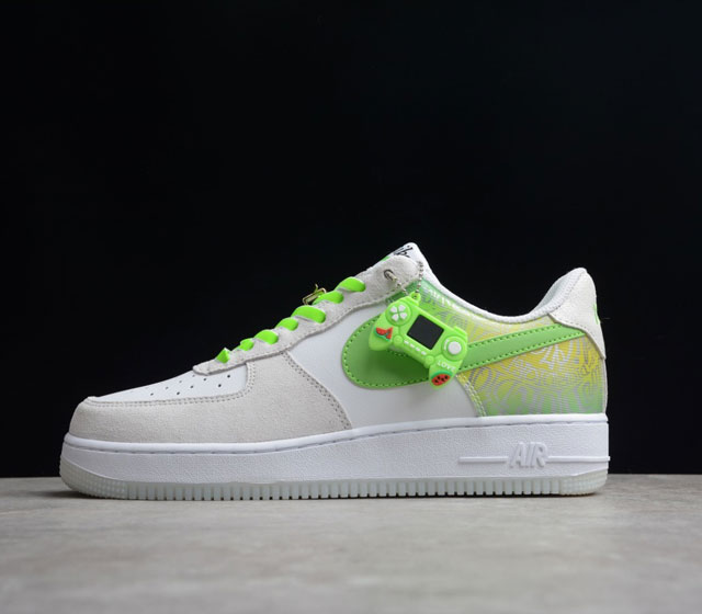 Nike AIR FORCE 1 07 ESS 电玩 空军休闲板鞋 灰白绿 货号 DA8302-555 尺码 36-45