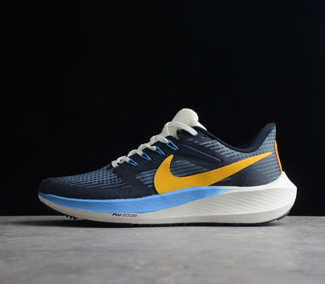 NK Air Zoom Pegasus 39 针织透气 登月39代 兼顾迅疾外观和稳固脚感 后跟覆面和中足动态支撑巧妙融合 缔造稳定顺畅的迈步体验 货号 DO