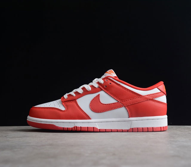 NIKE DUNK SB LOW PRO SB 扣篮系列低帮休闲运动滑板鞋 NIKE Dunk 的本意其实是一对贴地性良好的板鞋 在设计方面Dunk是以Air