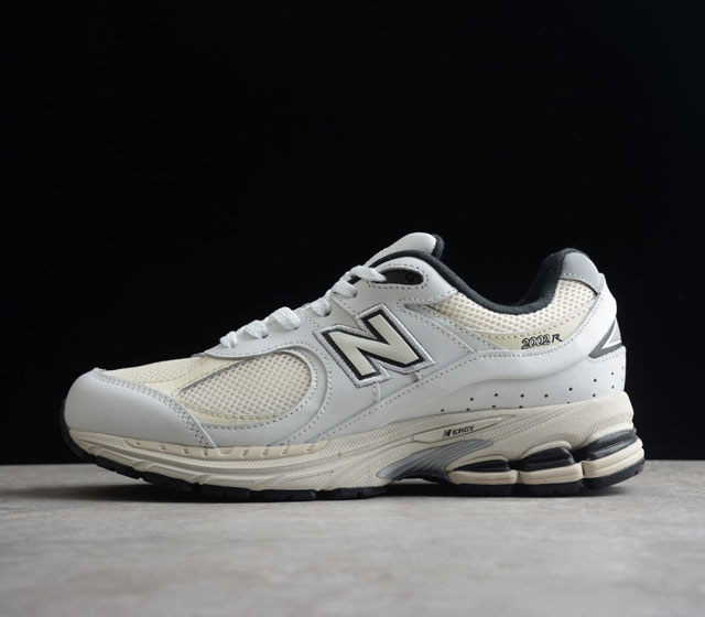 新百伦 复古休闲运动鞋 NB2002R 新版 New balance 2002系列ML2002R 那个老朋友回来了 十年前的经典设计 现在再次复刻于2010年