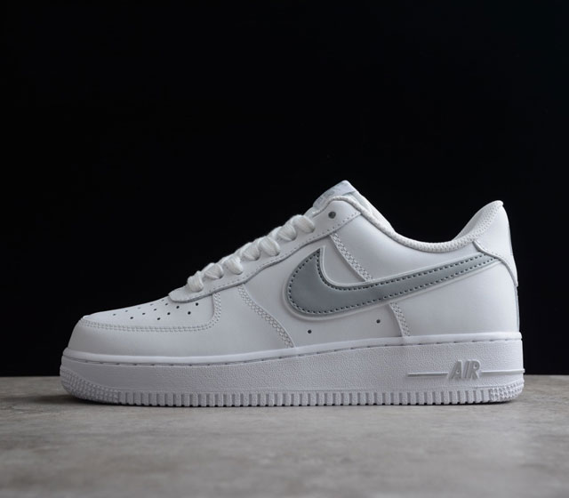 Air Force 1 07 Low 原楦头原纸板 打造纯正空军版型 #专注外贸渠道 全掌内置蜂窝气垫 #原盒配件 原厂中底钢印 拉帮完美 官方货号 AO24