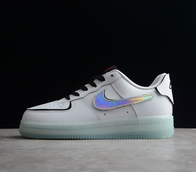 Nike Air Force 1 1 (GS) 魔术贴 休闲板鞋 山峰白 上脚 Nike AF1 1 (GS) 此传奇鞋款的设计灵感源自过去和现在的混音带 从