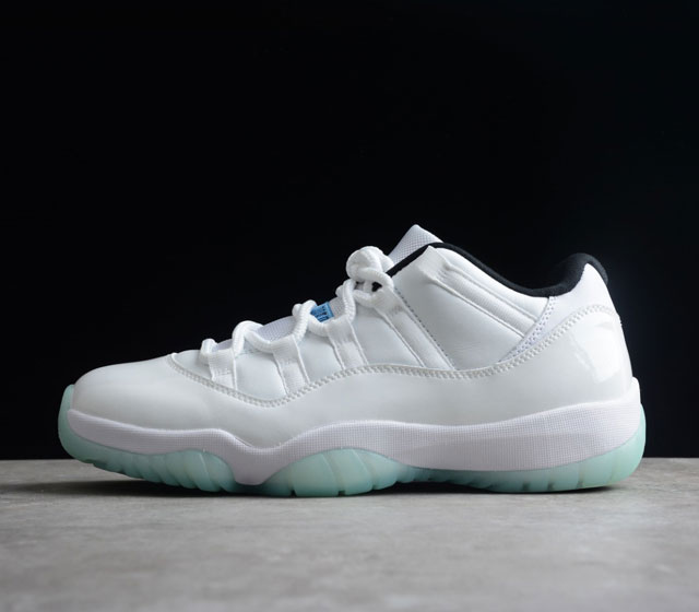 Air Jordan Retro 11 Low Legend Blue AJ11 低帮 白蓝 Legend Blue 的经典构色方案更是进一步增添清爽观感 营