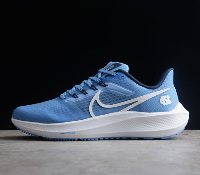 NK Air Zoom Pegasus 39 针织透气 登月39代 兼顾迅疾外观和稳固脚感 后跟覆面和中足动态支撑巧妙融合 缔造稳定顺畅的迈步体验 货号 DR