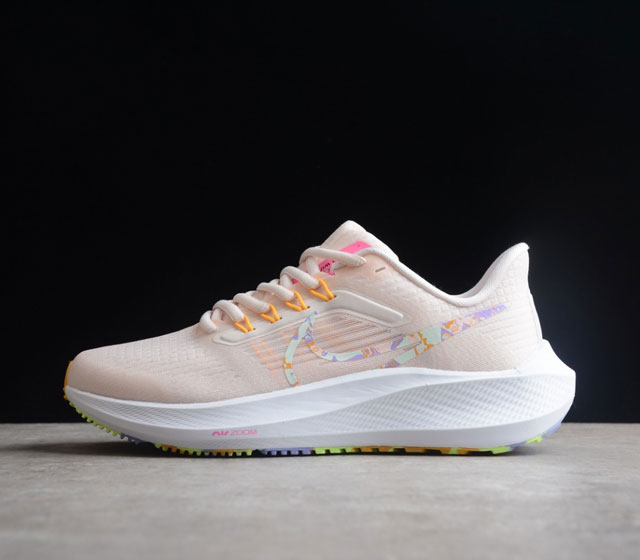 NK Air Zoom Pegasus 39 针织透气 登月39代 兼顾迅疾外观和稳固脚感 后跟覆面和中足动态支撑巧妙融合 缔造稳定顺畅的迈步体验 货号 DO