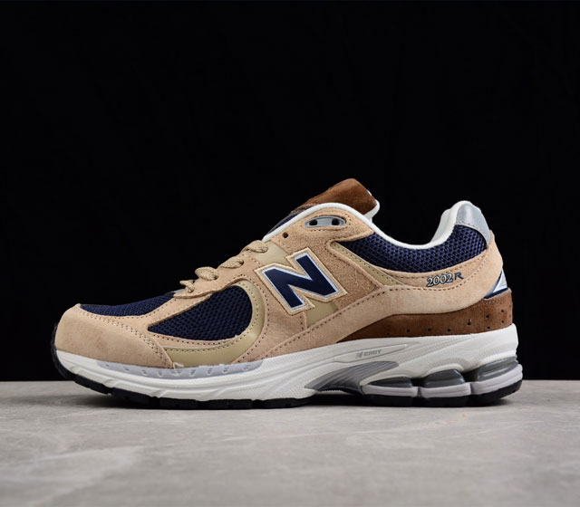 New Balance 2002系列 复古休闲跑步鞋 ML2002R5 鞋款延续了经典科技 升级版N-ERGY缓震物料机能与材质上脚太舒适了 鞋面的柔软麂皮搭