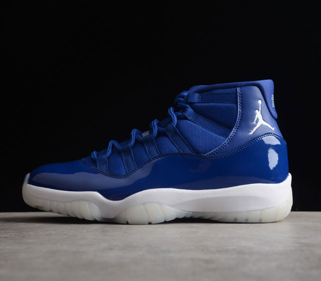 Air Jordan 11 Retro Midnight Navy White 午夜蓝白蓝 AT7802-115 鞋身大面积采用午夜蓝配色覆盖 中底 后跟 J