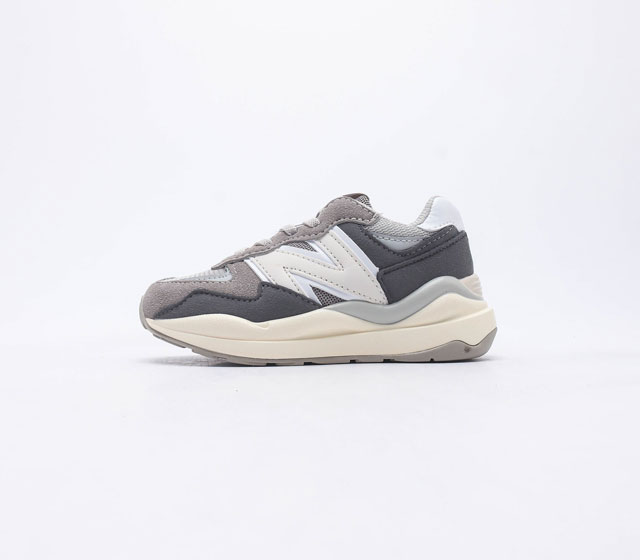 童鞋 大童鞋 儿童运动鞋 New Balance 5740 人气单品特别以1988年首度世面的经典574作为设计蓝本保 留574简易约衬的80s鞋型廓轮 同时