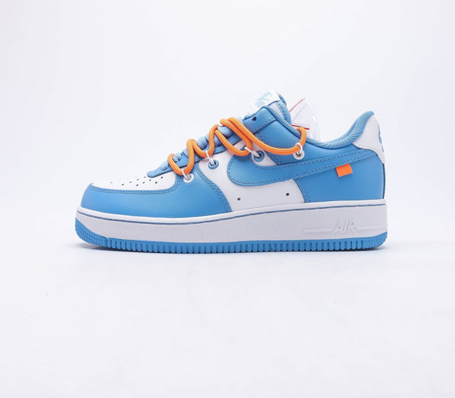 Nike Air Force 1 07空军一号经典篮球鞋休闲运动鞋 穿上 Air Force 1 07 运动鞋革新经典篮球鞋 助你踢踩跳跺 滑步旋转 自信起舞