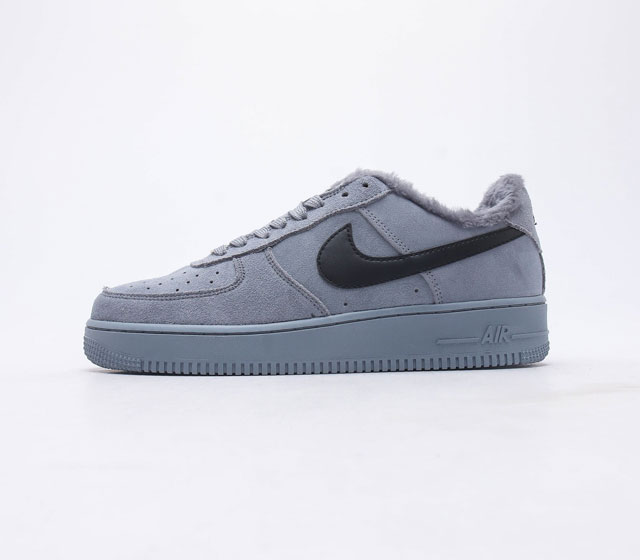 Nike Air Force 1 07空军一号经典篮球鞋休闲运动鞋穿上 Air Force 1 07 运动鞋革新经典篮球鞋 助你踢踩跳跺 滑步旋转 自信起舞