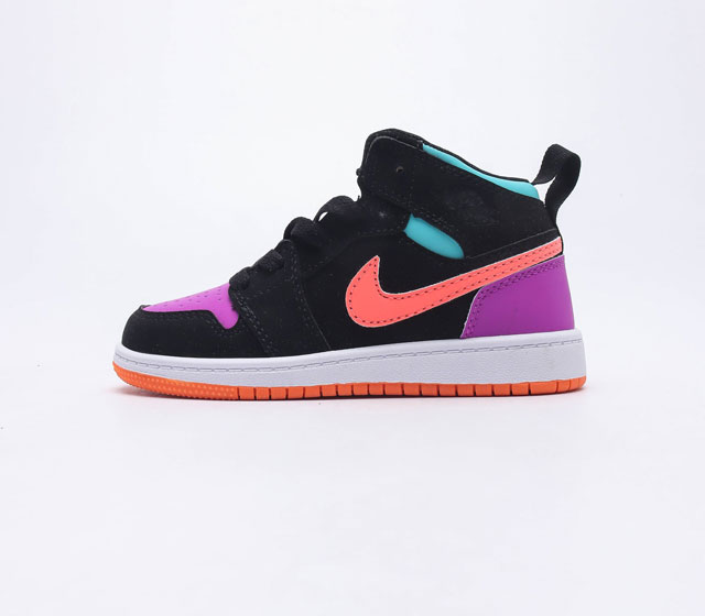 耐克 儿童运动鞋 NIKE AIR JORDAN 1 MID AJ1乔1 童鞋 复古休闲男女童篮球鞋 高帮设计 提高了与足部的贴合度 高帮的设计给人帅气的印象