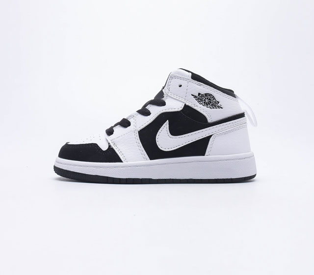 耐克 儿童运动鞋 NIKE AIR JORDAN 1 MID AJ1乔1 童鞋 复古休闲男女童篮球鞋 高帮设计 提高了与足部的贴合度 高帮的设计给人帅气的印象