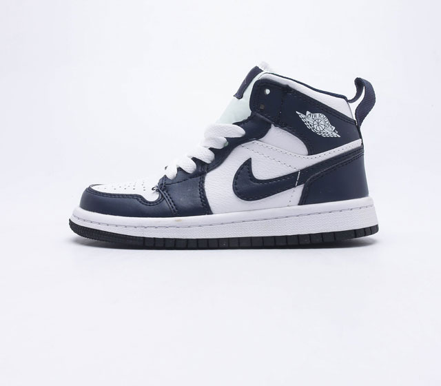 耐克 儿童运动鞋 NIKE AIR JORDAN 1 MID AJ1乔1 童鞋 复古休闲男女童篮球鞋 高帮设计 提高了与足部的贴合度 高帮的设计给人帅气的印象