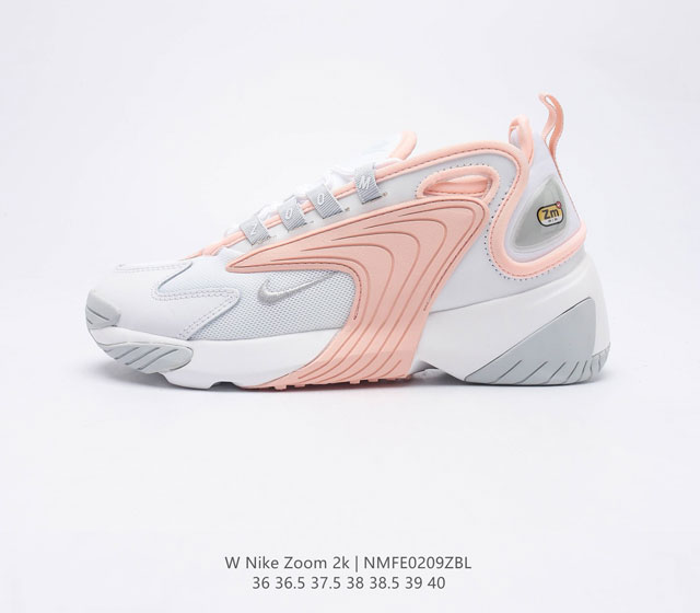 公司级 耐克 Nike Zoom 2K 复古跑鞋复古百搭老爹慢跑鞋厚底增高鞋 包子鞋的外形设计颇具复古气质 整体由皮革与网布混合打造 并在鞋身中部覆盖巨大的塑