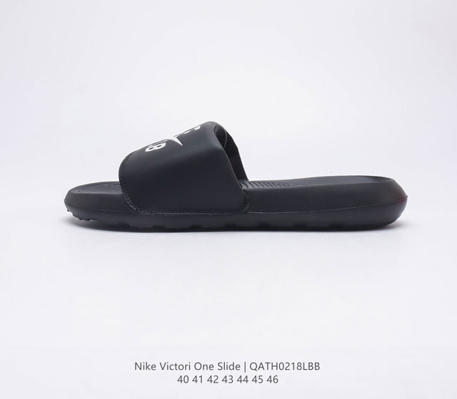 耐克 Nike VICTORI ONE SLIDE 耐克 夏季时尚舒适 高品质 一字拖鞋沙滩鞋拖鞋 采用全新柔软泡棉 响应灵敏 轻盈非凡 打造休闲舒适的穿着体验